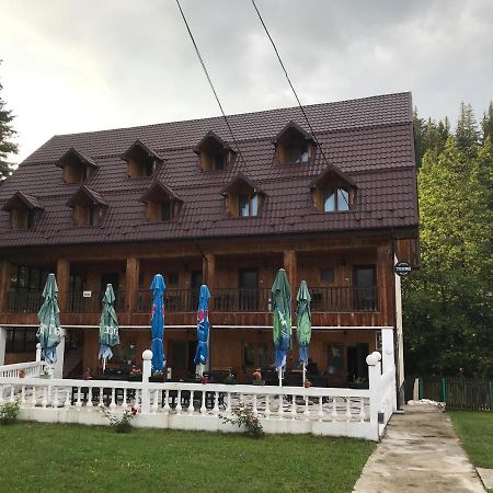 Casa Postolache Vandrarhem Soveja Exteriör bild