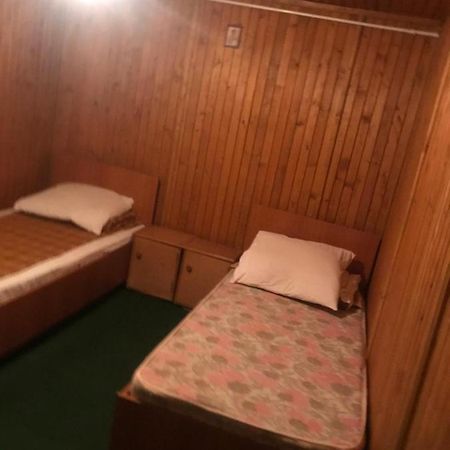 Casa Postolache Vandrarhem Soveja Exteriör bild