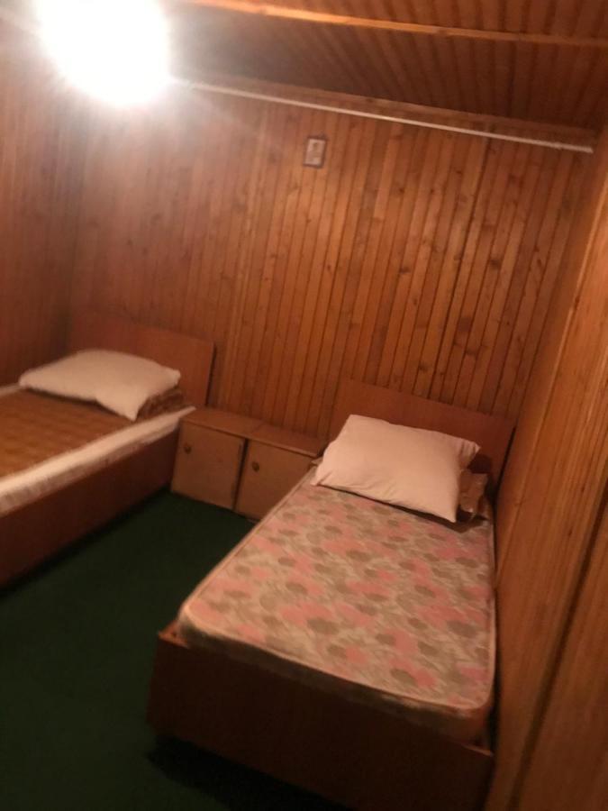 Casa Postolache Vandrarhem Soveja Exteriör bild